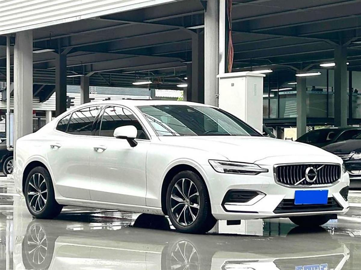 沃爾沃 S60L  2020款 T4 智遠(yuǎn)運(yùn)動版圖片