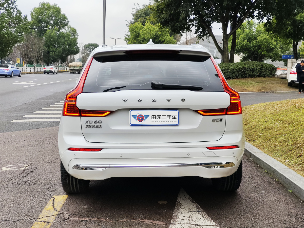 沃爾沃 XC60  2023款 B5 四驅(qū)智逸豪華版圖片