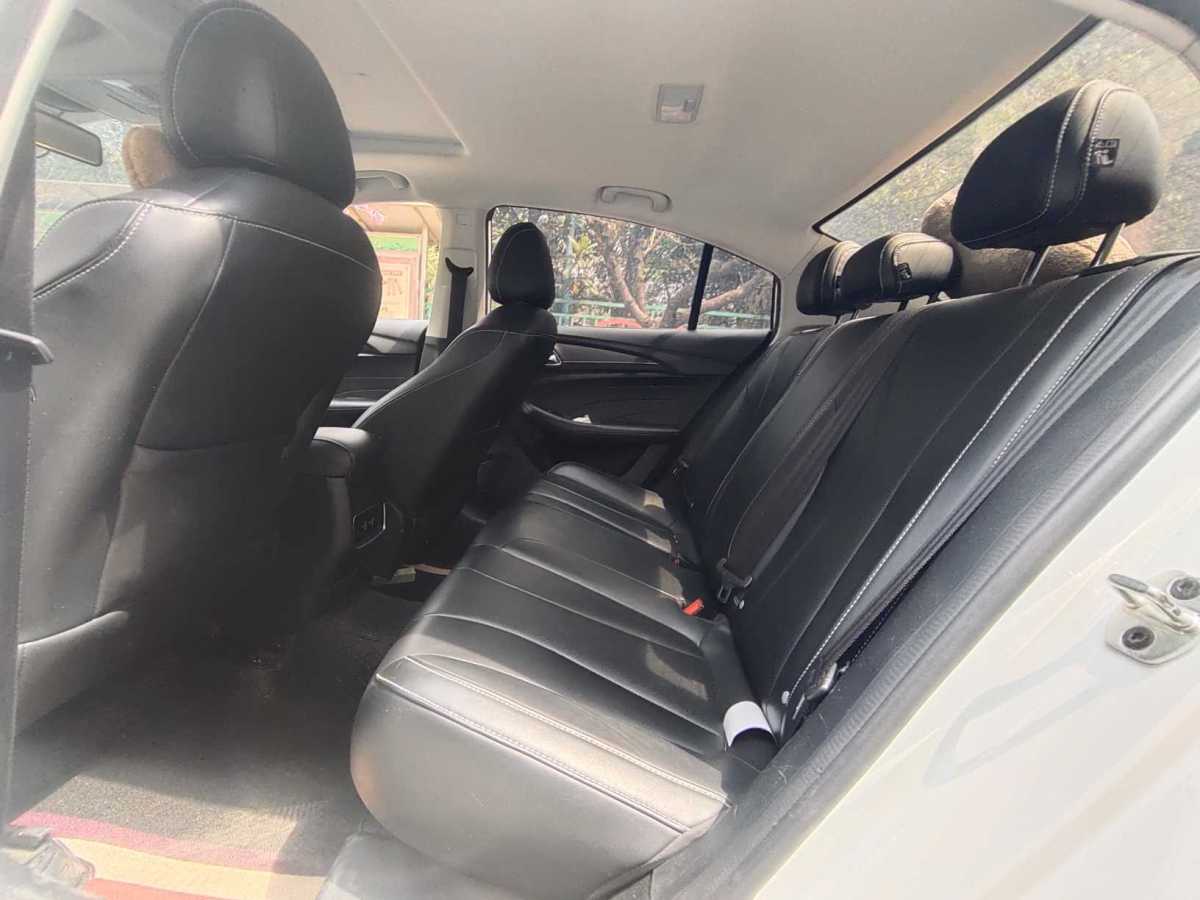 榮威 i5  2020款 1.5L 自動(dòng)4G互聯(lián)領(lǐng)豪旗艦版圖片
