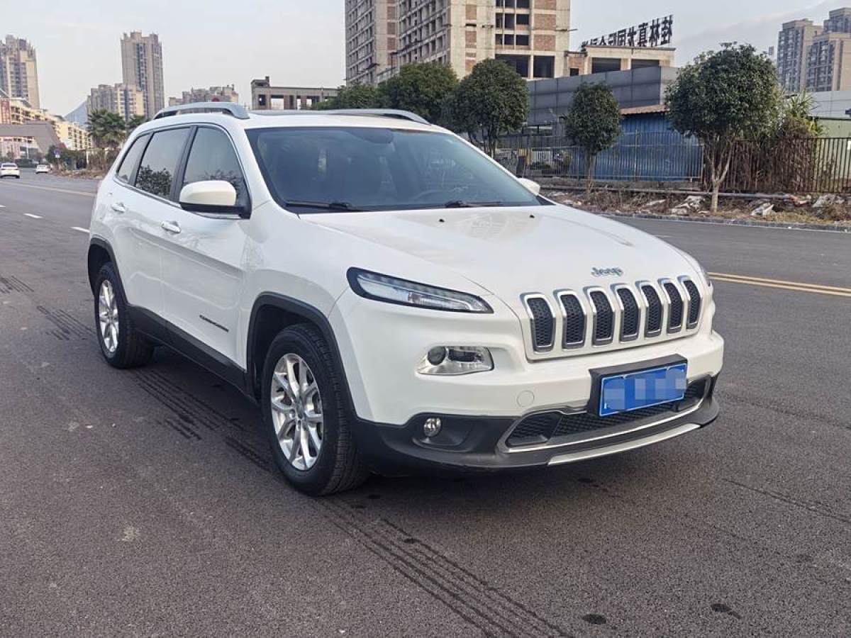 Jeep 自由光  2017款 2.0L 優(yōu)越版圖片