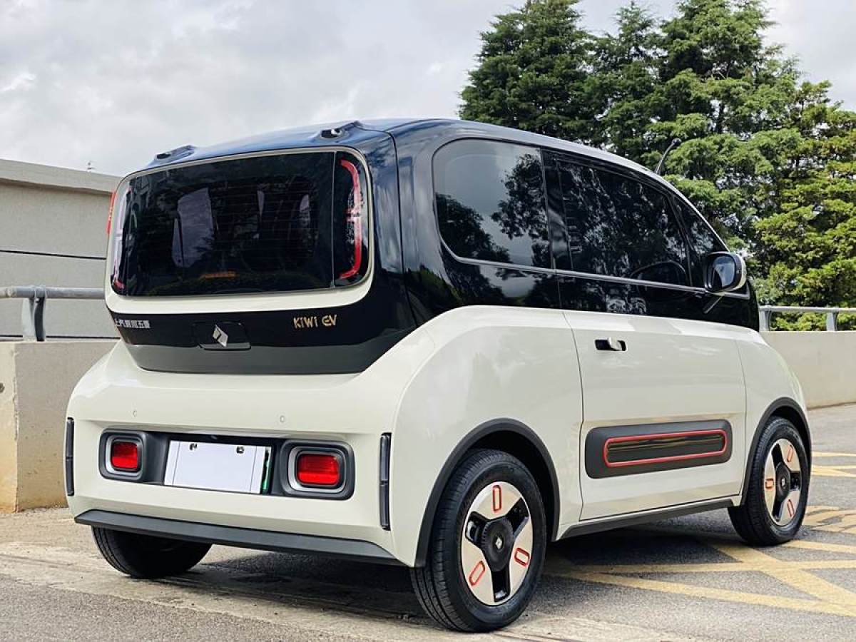 寶駿 寶駿KiWi EV  2022款 藝術(shù)家輕享版 三元鋰圖片