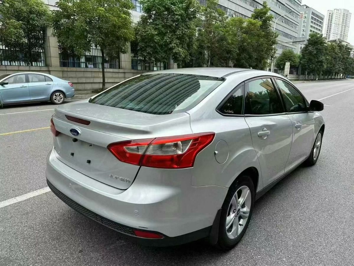 福特 ?？怂? 2013款 三廂經(jīng)典 1.8L 自動(dòng)基本型圖片