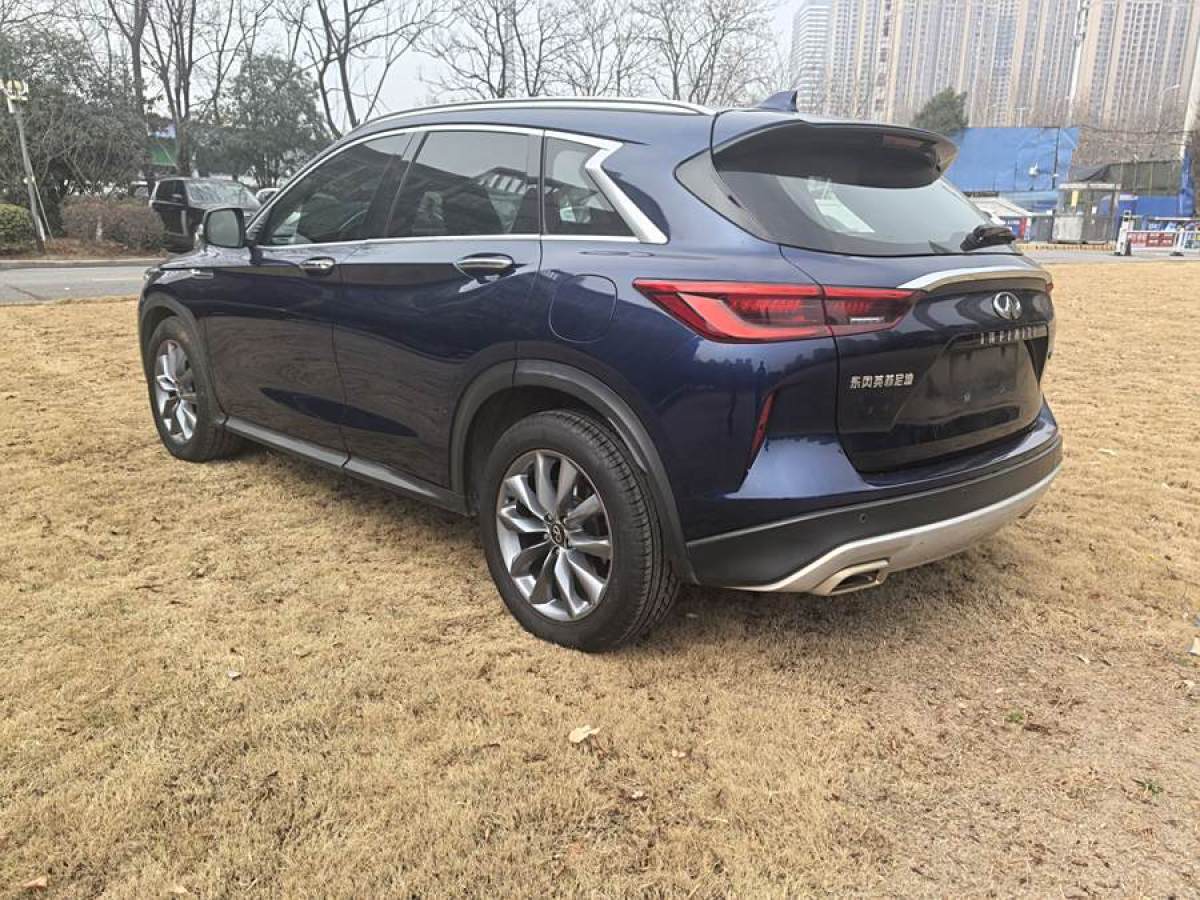 英菲尼迪 QX50  2020款 改款 2.0T 兩驅(qū)時(shí)尚版圖片