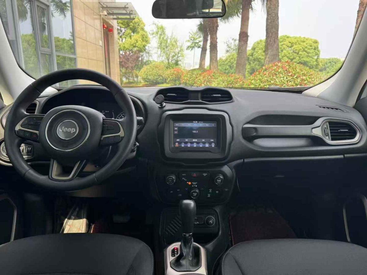 Jeep 自由俠  2019款 220T 自動(dòng)領(lǐng)先版圖片