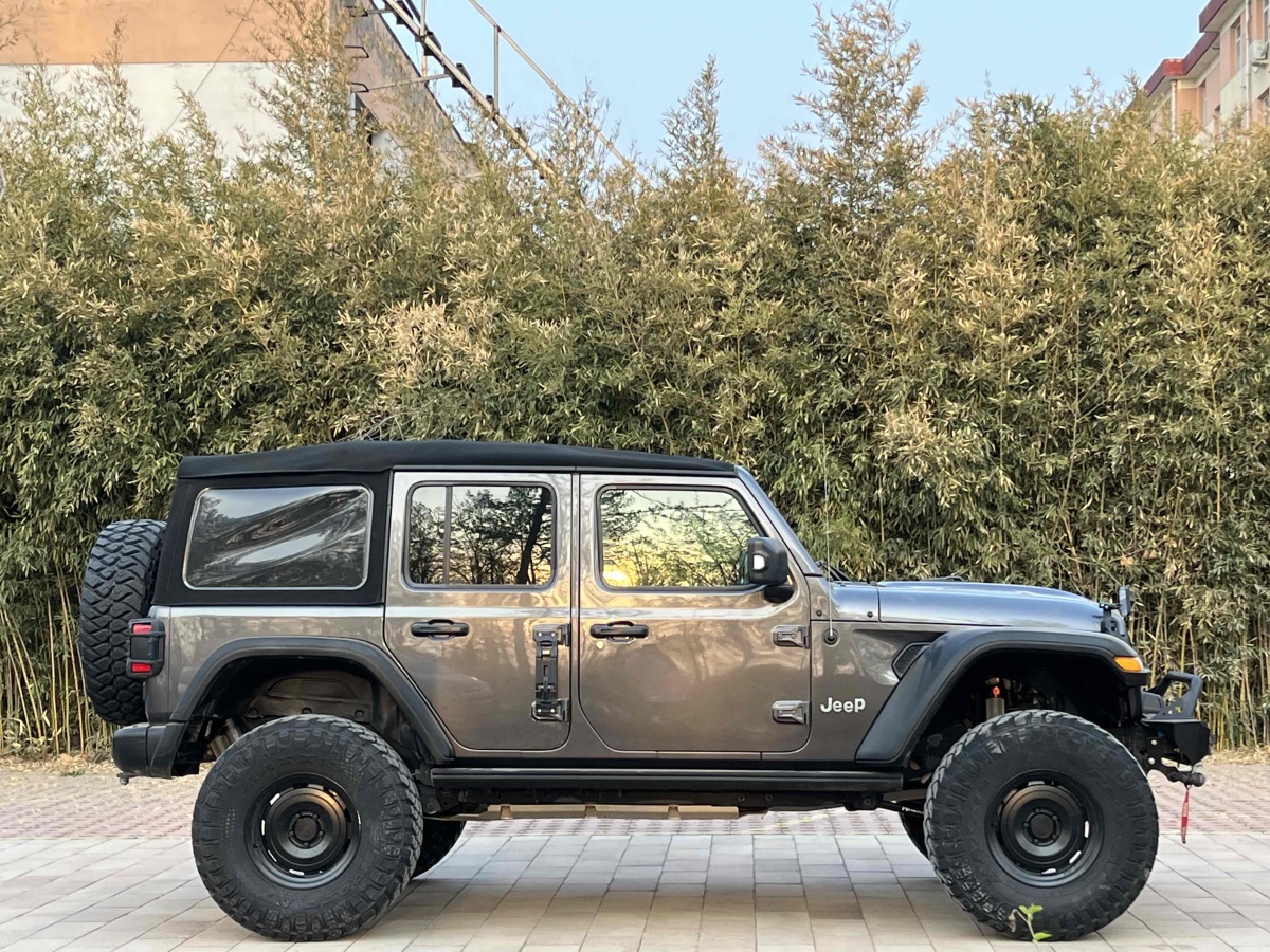 2019年10月Jeep 牧马人  2019款 2.0T Sahara 四门版 国VI