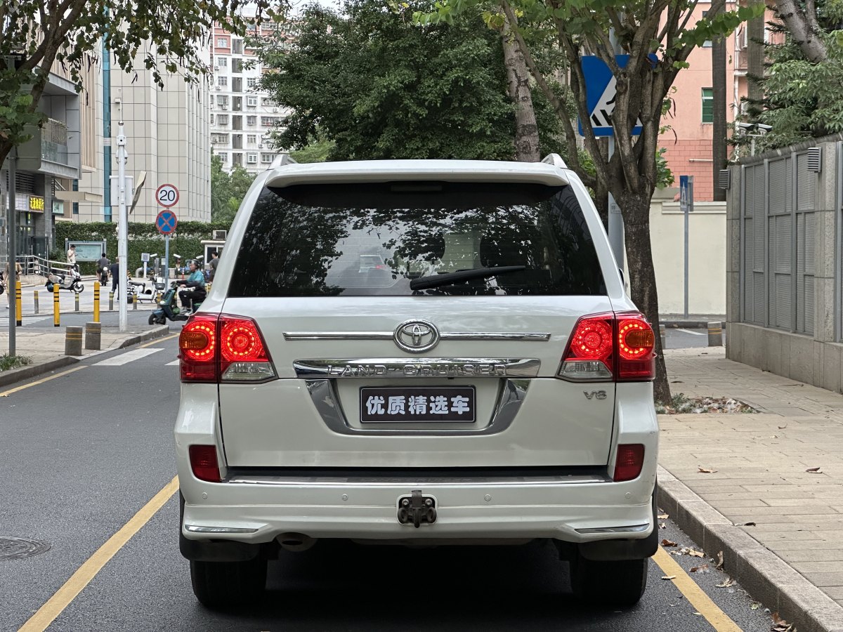 豐田 蘭德酷路澤  2015款 4.0L V6 中東低配版圖片