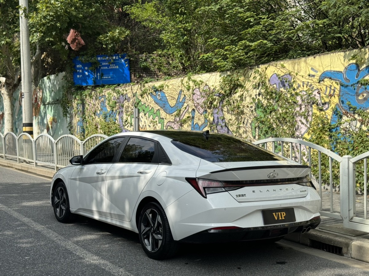 現(xiàn)代 伊蘭特  2022款 240TGDi DCT LUX尊貴版圖片