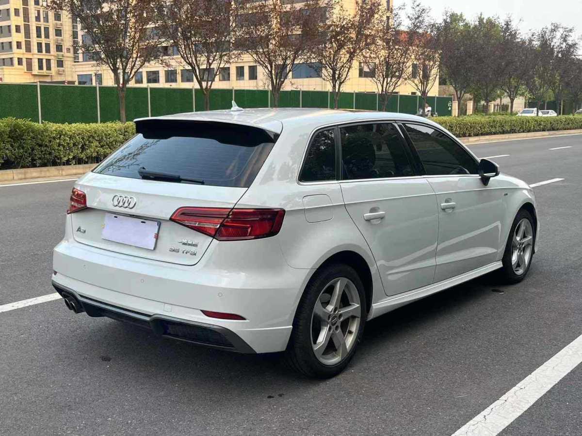 2018年10月奧迪 奧迪A3  2018款 30周年年型 Sportback 35 TFSI 時(shí)尚型