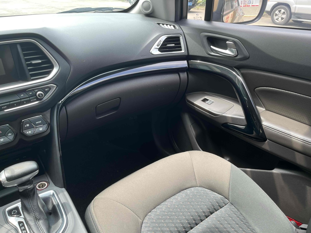 廣汽傳祺 GS4  2015款 200T G-DCT舒適版圖片