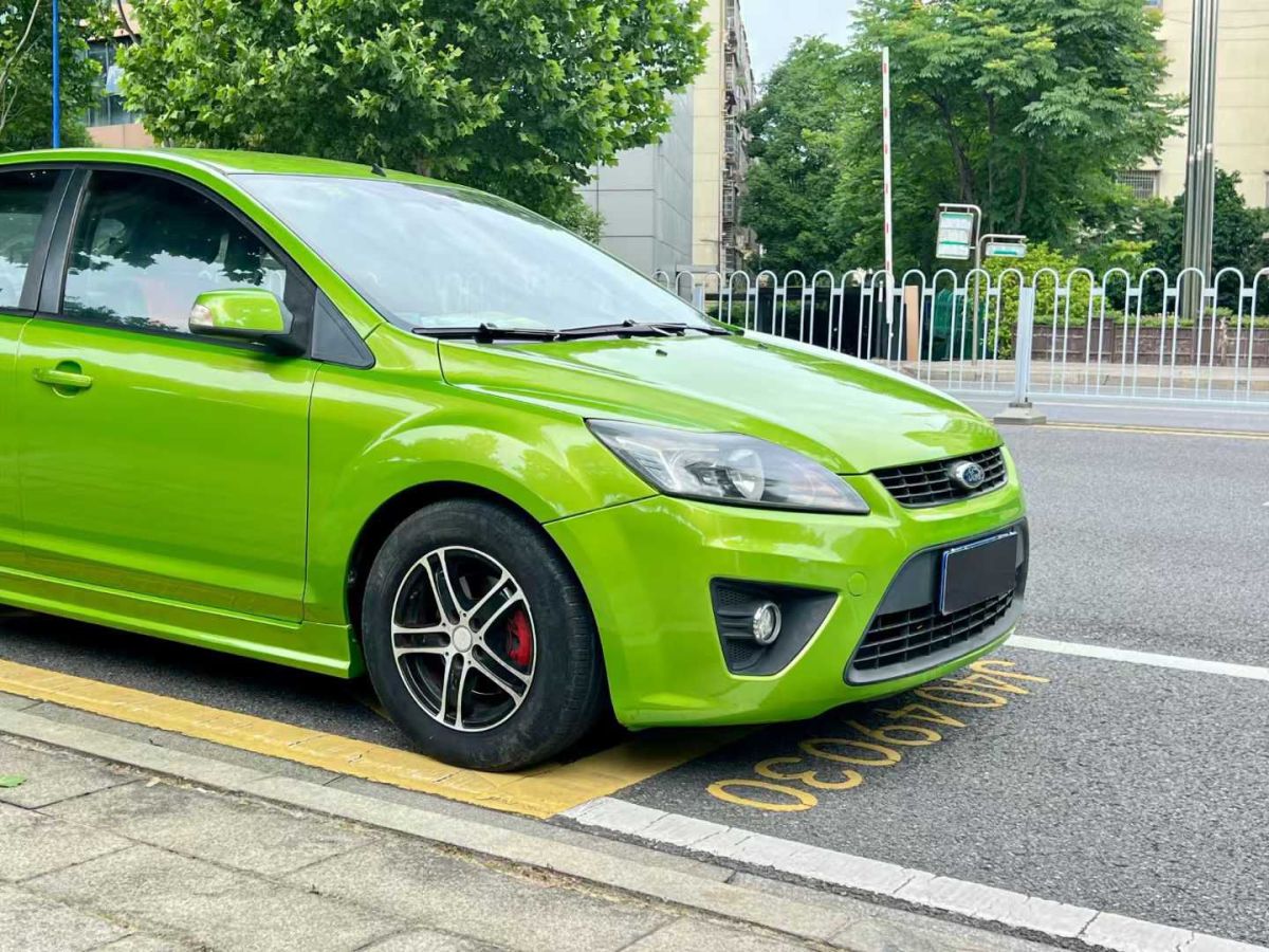 福特 福克斯  2010款 兩廂 2.0L SVP限量版圖片