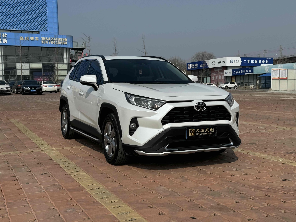 豐田 RAV4  2018款 榮放 2.0L CVT兩驅(qū)風(fēng)尚版圖片