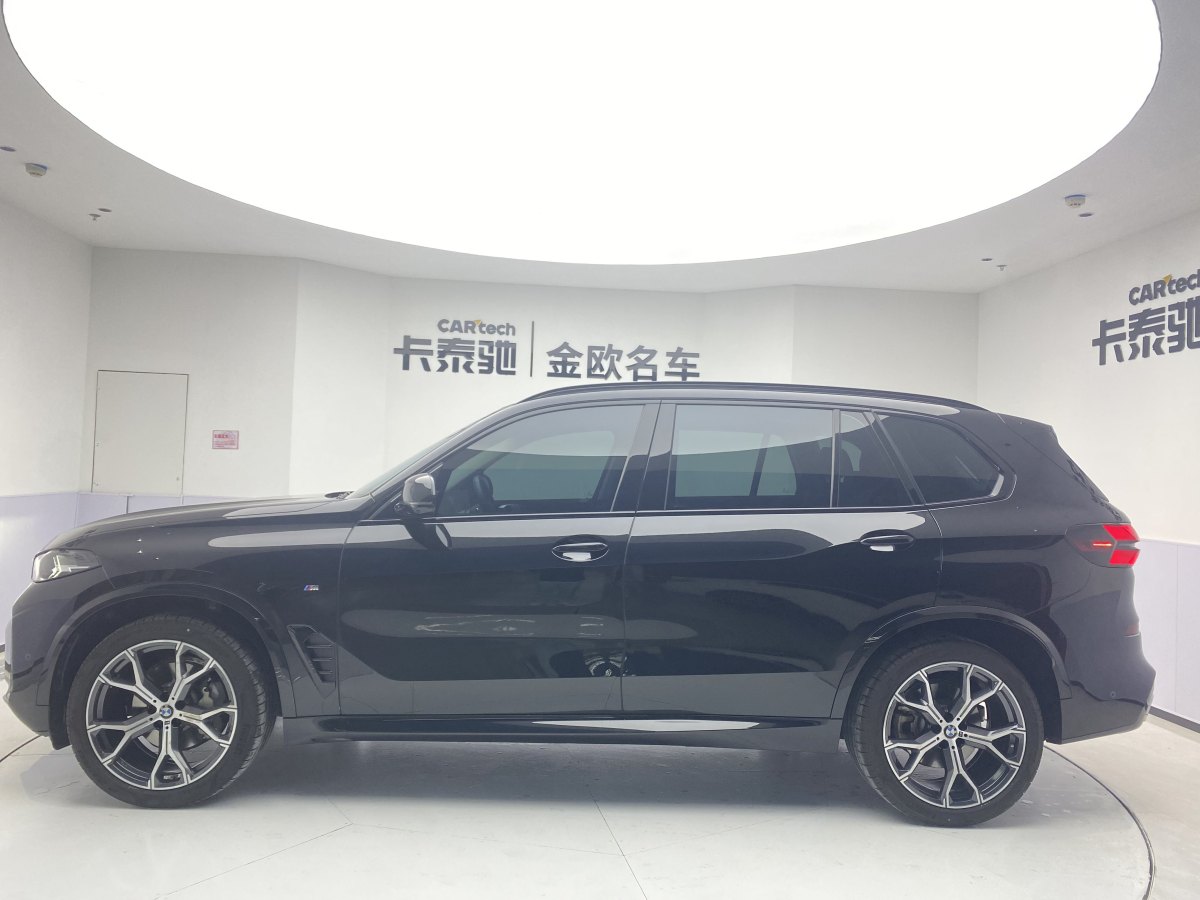 寶馬 寶馬X5  2023款 xDrive 30Li 尊享型M運(yùn)動(dòng)曜夜套裝圖片