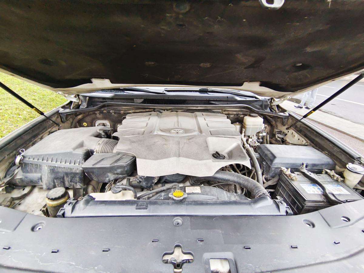 2015年3月丰田 兰德酷路泽  2015款 4.6L V8 中东限量版