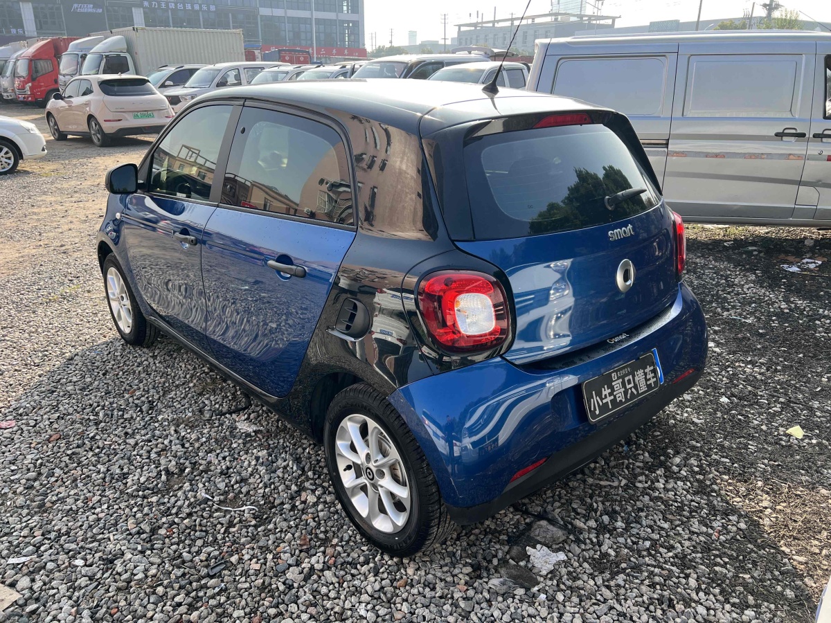 2018年10月smart forfour  2018款 0.9T 66千瓦先鋒版