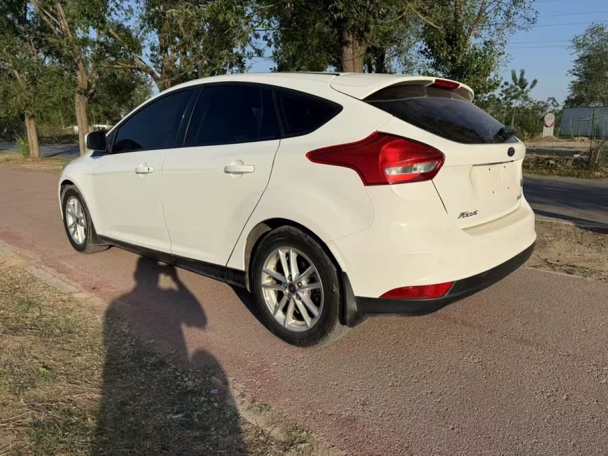 福特 福克斯  2015款 兩廂 1.6L 自動風(fēng)尚型圖片
