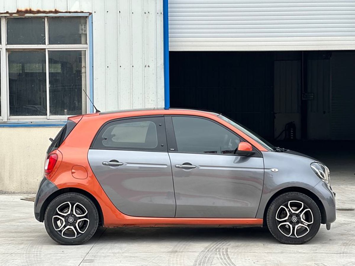 2016年9月smart forfour  2016款 0.9T 66千瓦先鋒版