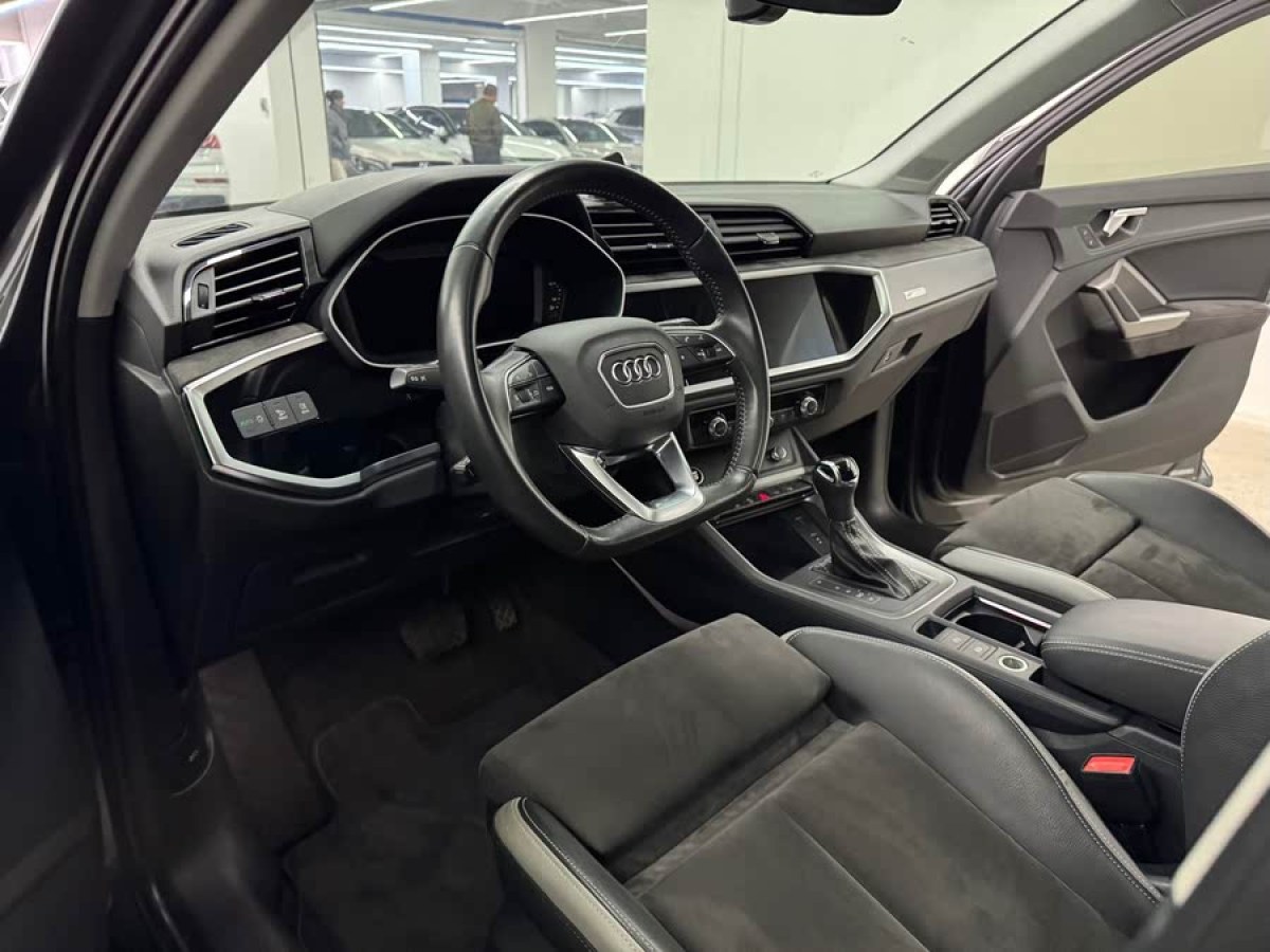 奧迪 奧迪Q3  2021款 35 TFSI 時(shí)尚動(dòng)感型圖片