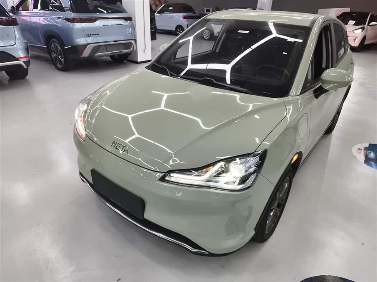 哪吒 哪吒V  2022款 潮 400 Lite 粉色定制款圖片