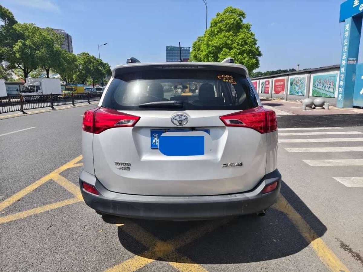 豐田 RAV4榮放  2013款 2.0L 手動兩驅(qū)都市版圖片