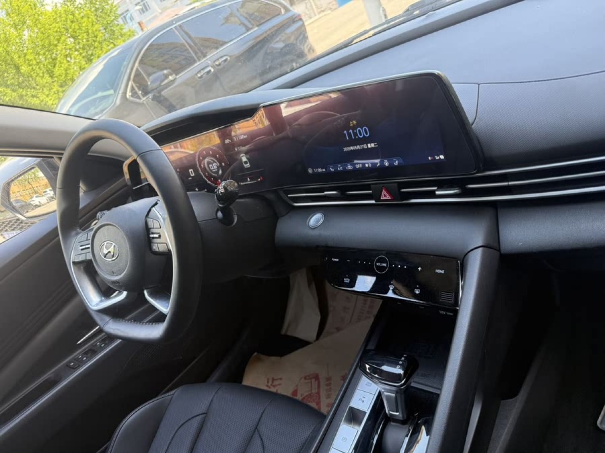 現(xiàn)代 伊蘭特  2021款 1.5L LUX尊貴版圖片