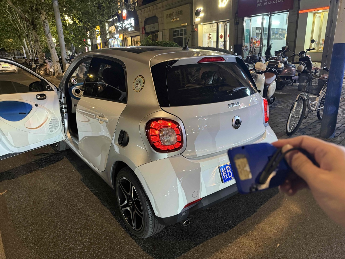 smart forfour  2016款 0.9T 66千瓦極致版圖片