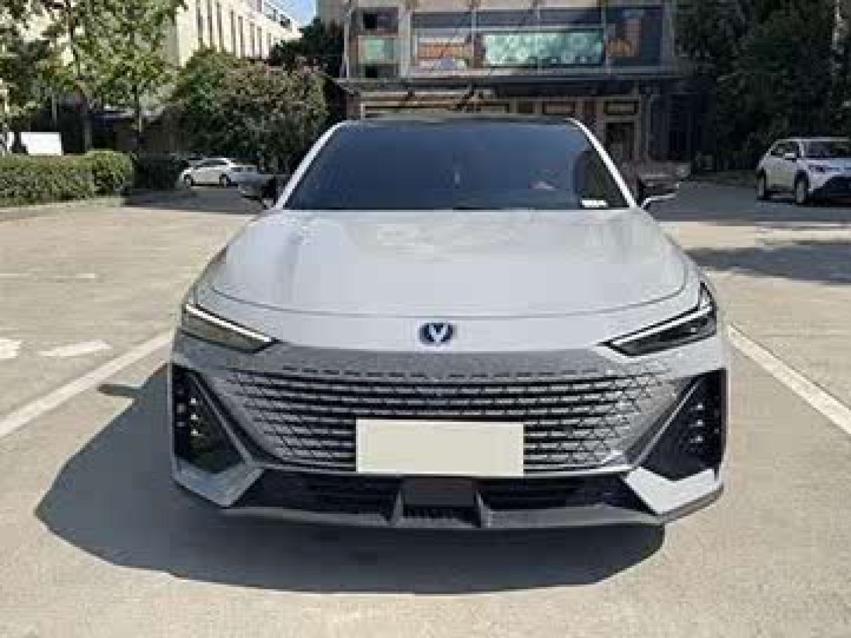 長(zhǎng)安 長(zhǎng)安UNI-V  2022款 1.5T 尊貴型圖片