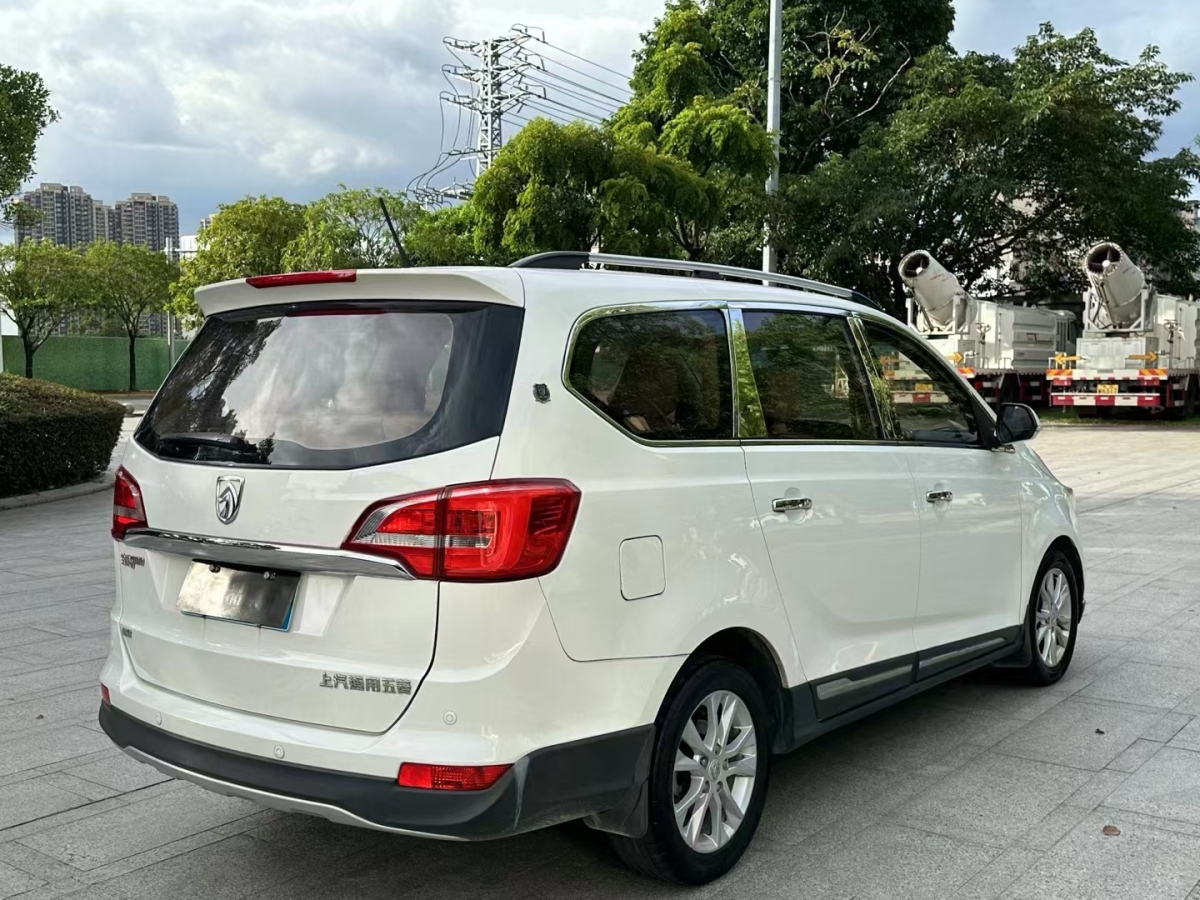 寶駿 730  2014款 1.5L 手動(dòng)舒適型 7座圖片