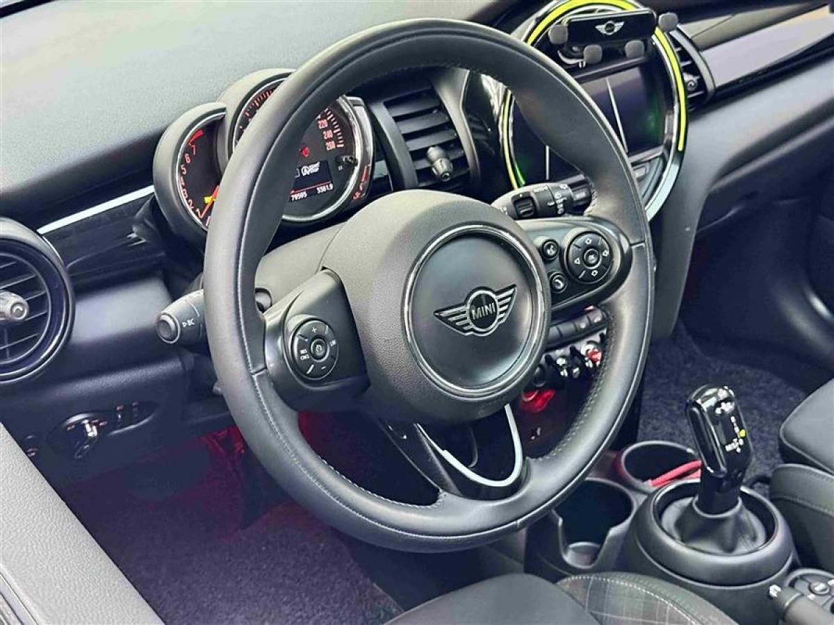 MINI COUNTRYMAN  2018款 1.5T COOPER 經(jīng)典派圖片