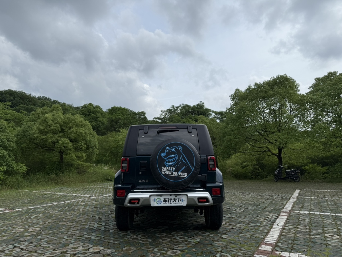 北京 BJ40  2020款 2.0T 自動四驅(qū)城市獵人版?zhèn)b客型圖片