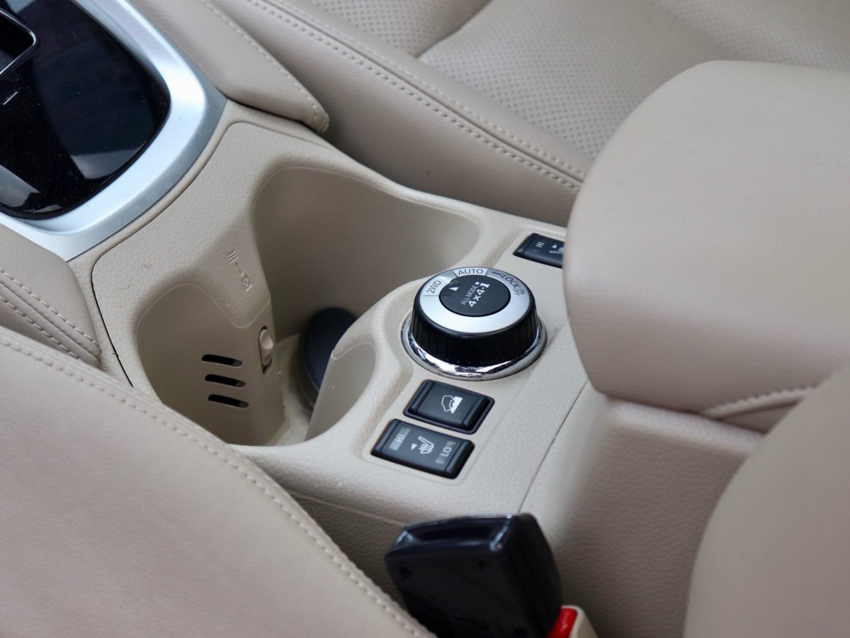 2015年9月日产 奇骏  2014款 2.5L CVT领先版 4WD