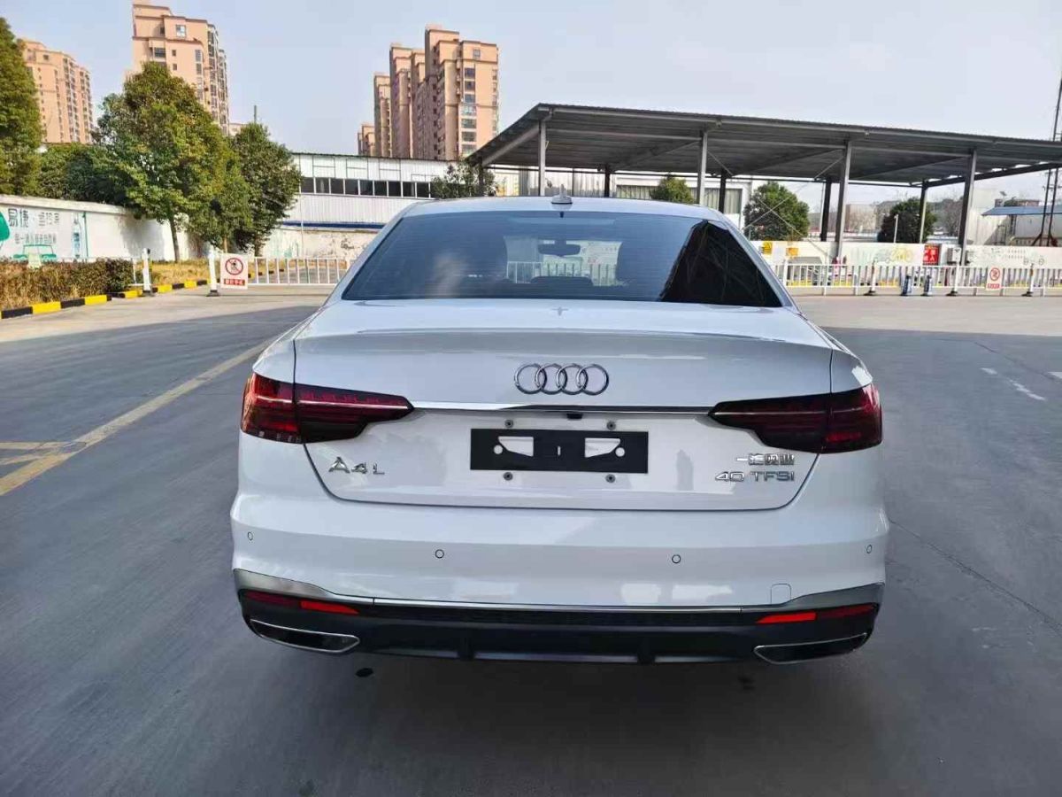 奧迪 奧迪A4L  2022款 40 TFSI quattro RS套件燃速型圖片