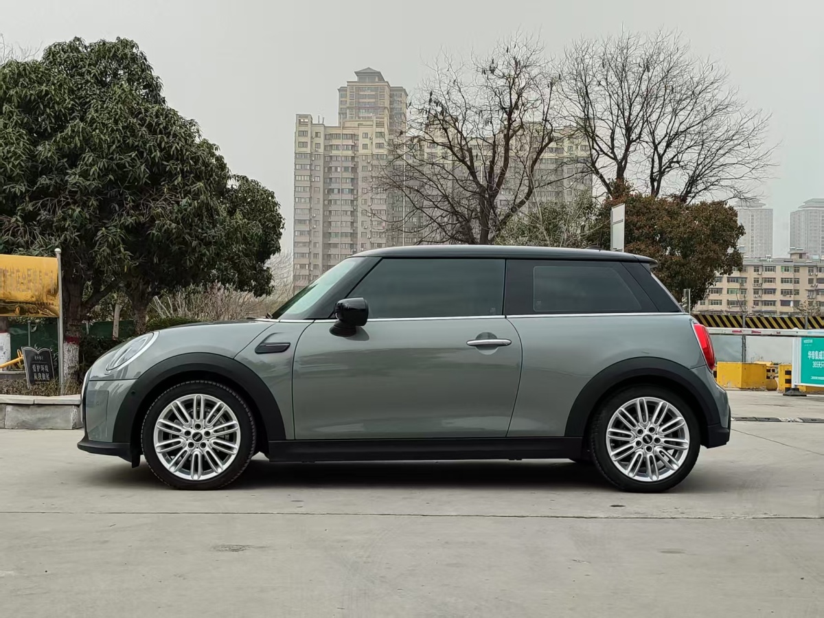 MINI MINI  2022款 改款 1.5T COOPER 經(jīng)典派圖片