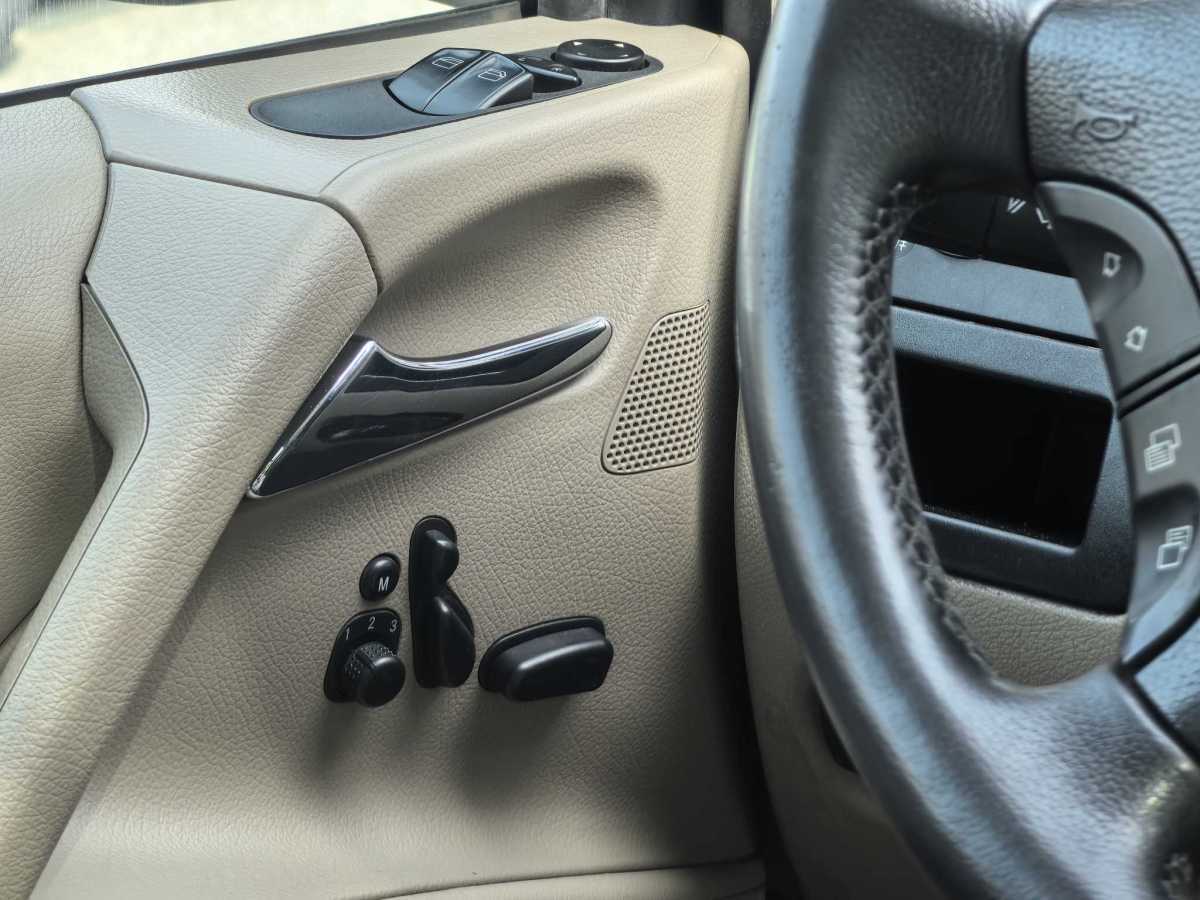 奔驰 唯雅诺  2011款 2.5L 领航版图片
