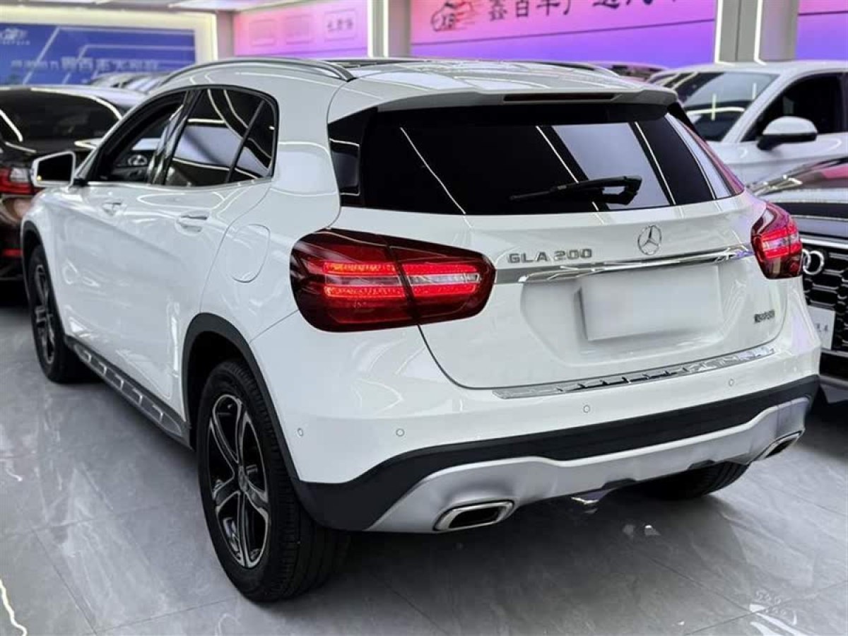 奔馳 奔馳GLA  2018款 GLA 200 時(shí)尚型圖片