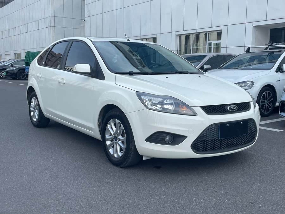 福特 ?？怂? 2013款 兩廂經(jīng)典 1.8L 手動百萬紀念版圖片