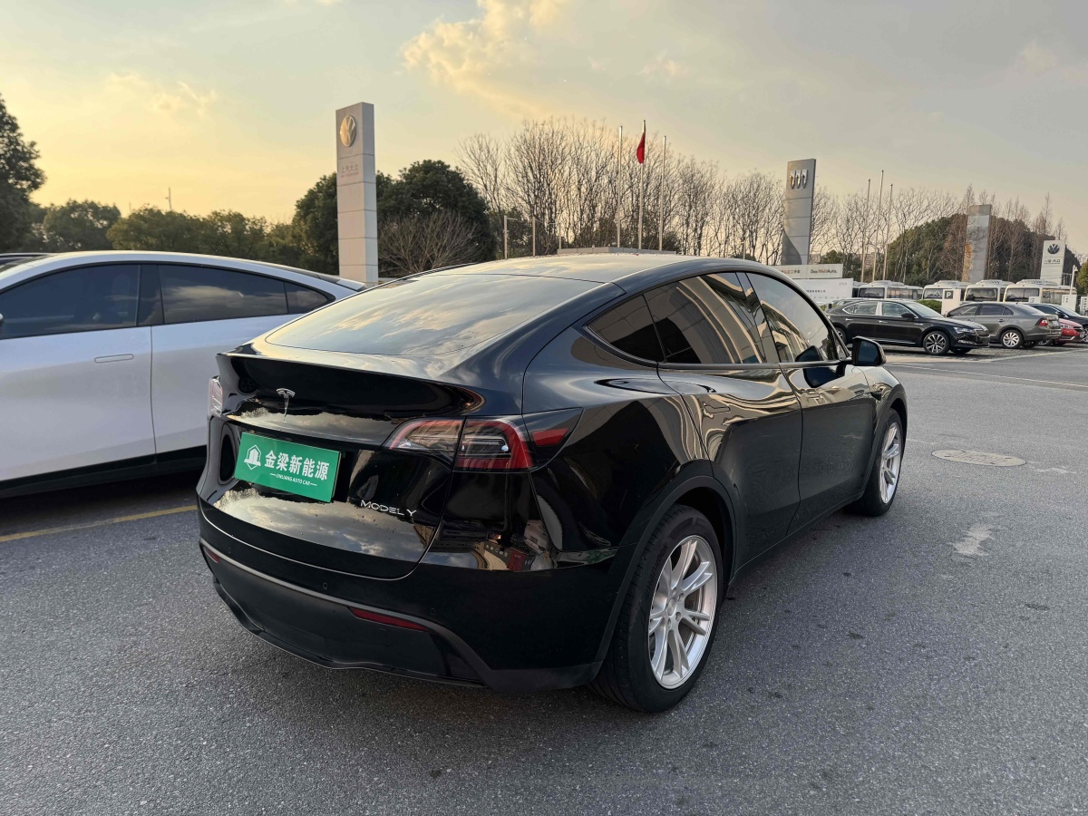 特斯拉 Model 3  2021款 改款 標(biāo)準(zhǔn)續(xù)航后驅(qū)升級版圖片