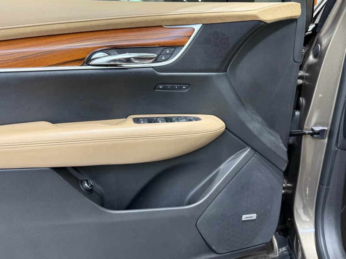 凱迪拉克 XT5  2016款 28T 四驅(qū)鉑金版圖片