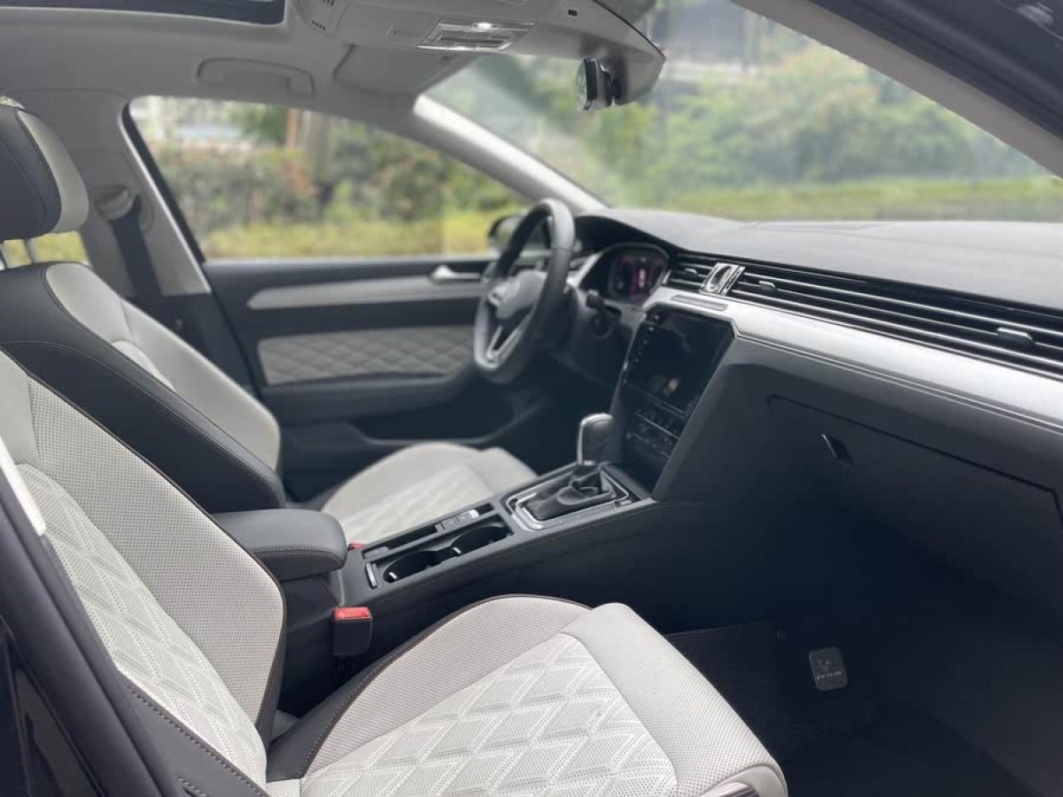 大眾 邁騰  2023款 200萬輛紀(jì)念版 330TSI DSG豪華型圖片