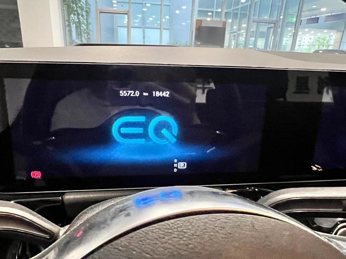 奔馳 奔馳EQA  2022款 EQA 300 4MATIC 首發(fā)特別版圖片