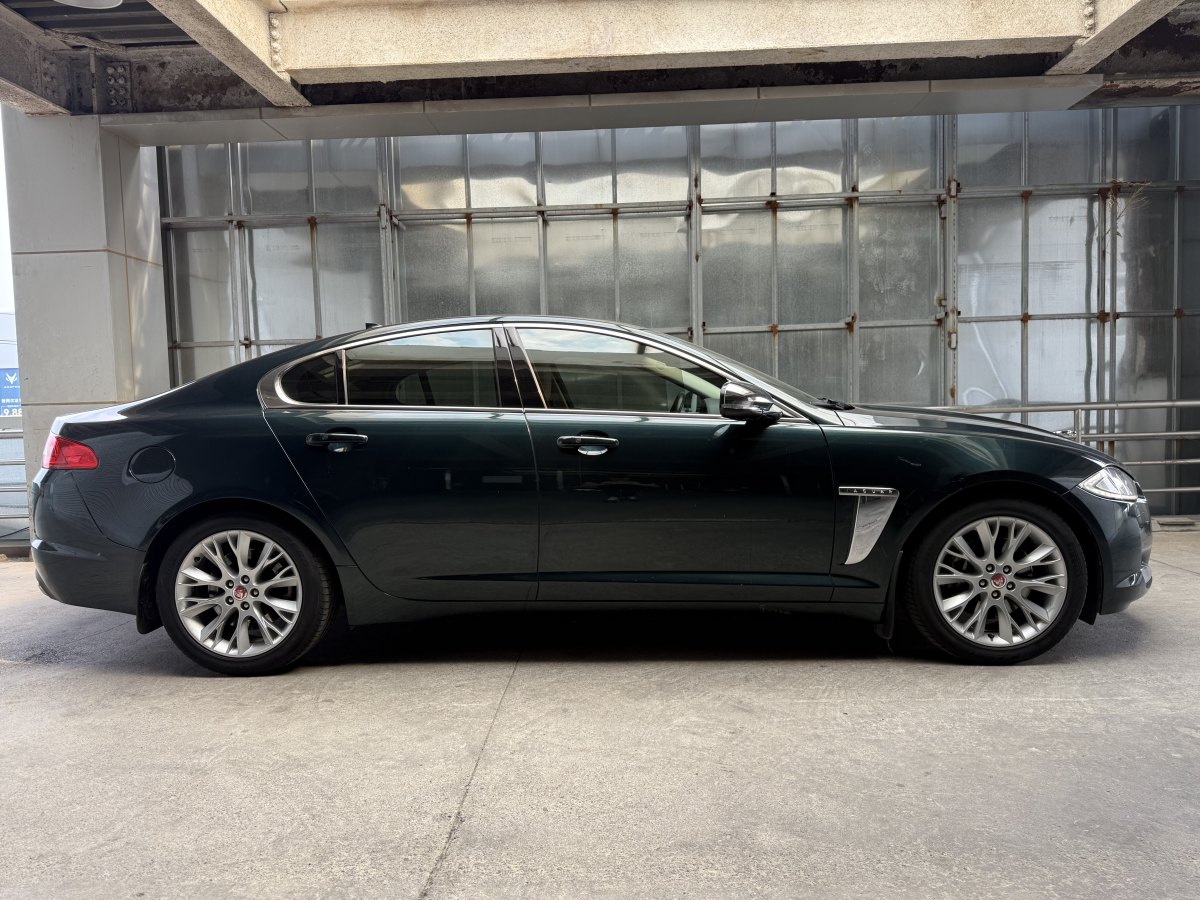 捷豹 XF  2015款 XF 2.0T 豪華版圖片