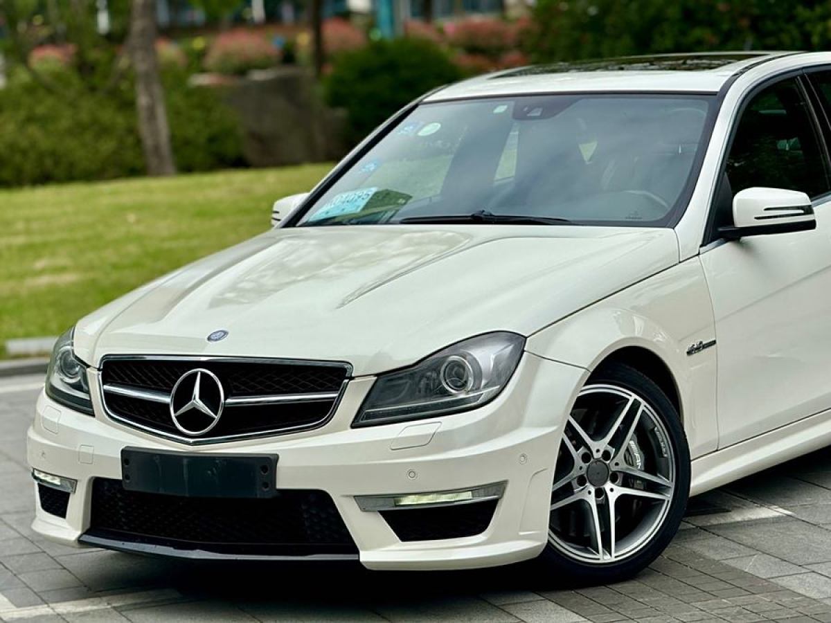 奔馳 奔馳C級(jí)AMG  2012款 AMG C 63 動(dòng)感型圖片