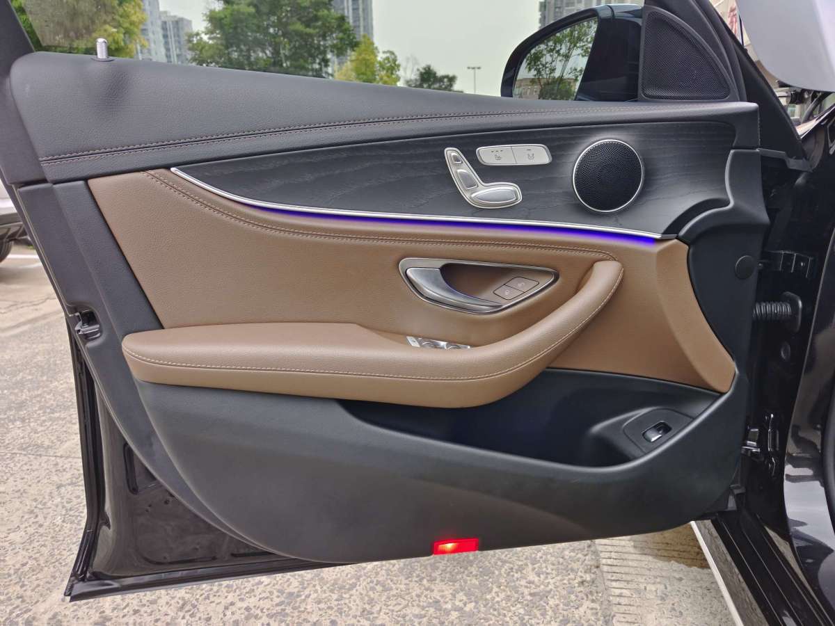 奔馳 奔馳E級  2022款 改款 E 300 L 運動時尚型圖片