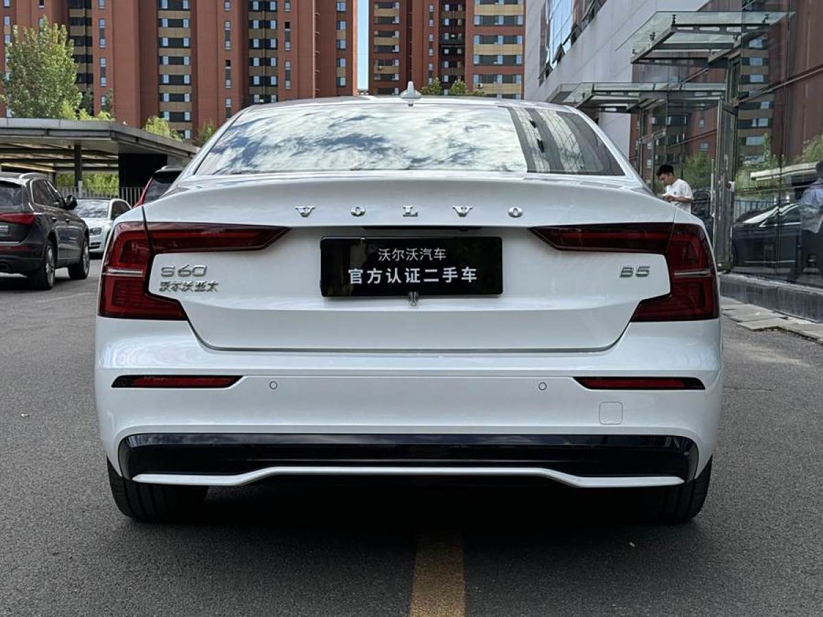 沃爾沃 S60L  2024款 B5 智雅運(yùn)動(dòng)版圖片