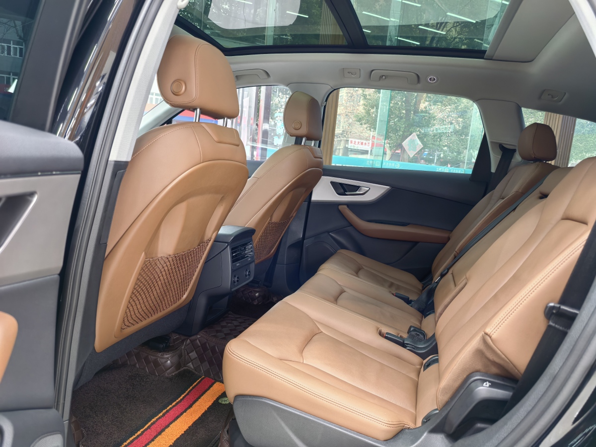 奧迪 奧迪Q7  2012款 Q7 3.0 TDI quattro 領(lǐng)先型圖片