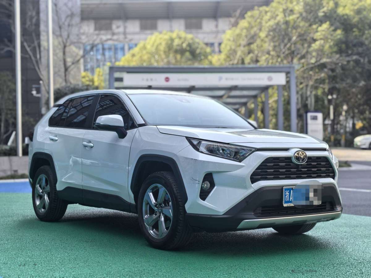 豐田 RAV4榮放  2022款 2.0L CVT兩驅(qū)風(fēng)尚Plus版圖片