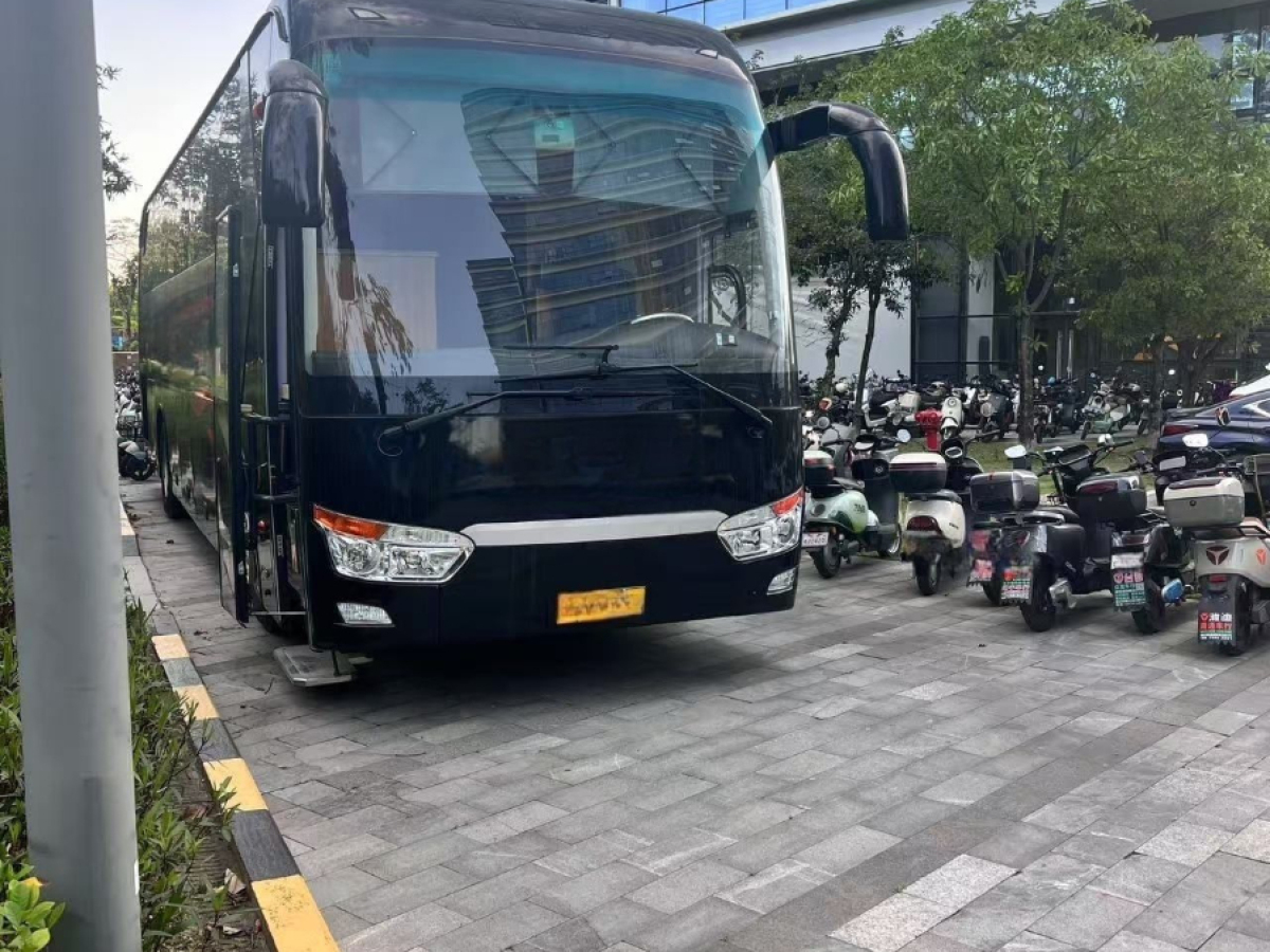 12米斯坦尼亞豪華版大巴17座金龍非營(yíng)運(yùn)房車圖片
