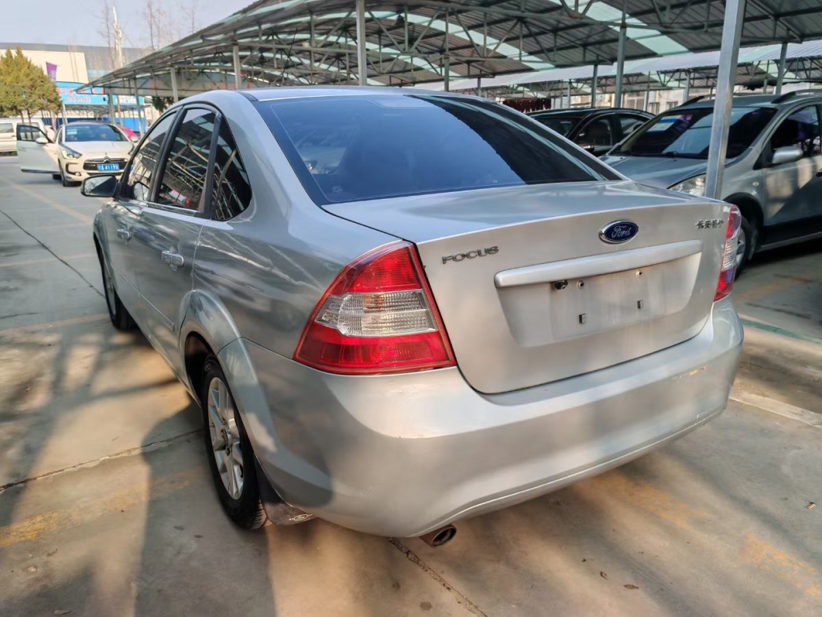 福特 ?？怂? 2011款 三廂 1.8L 手動(dòng)舒適型圖片