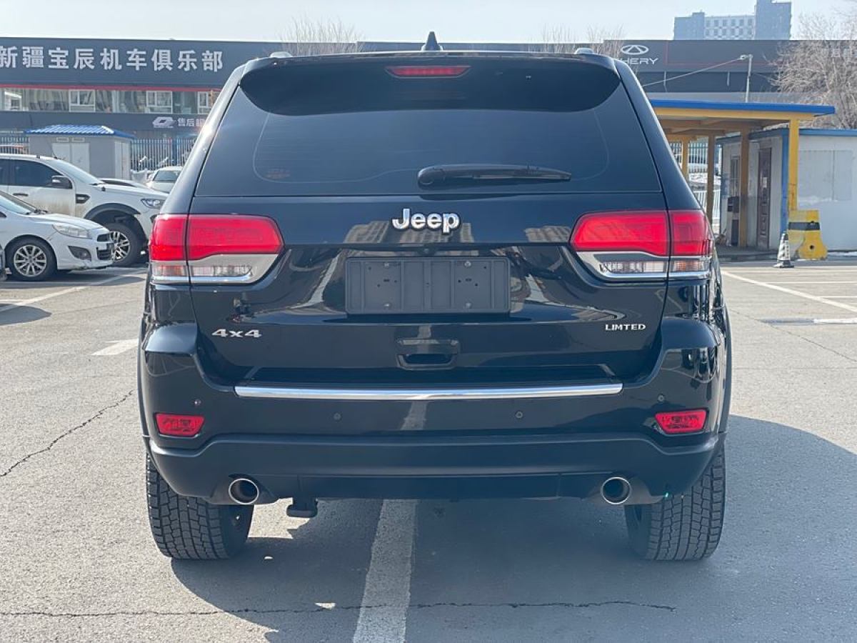 Jeep 大切諾基  2017款 3.0L 舒享導(dǎo)航版圖片