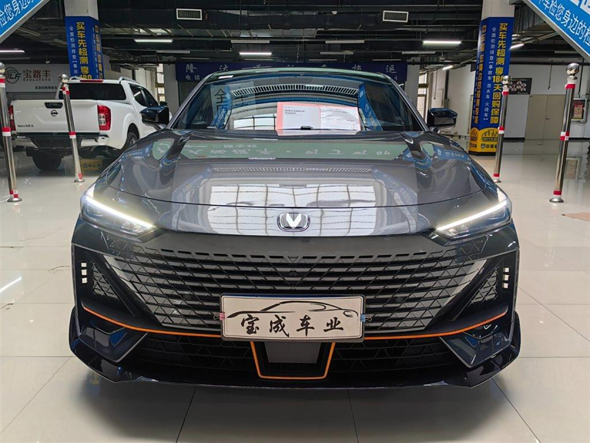 長安 長安UNI-V  2022款 1.5T 運(yùn)動版圖片