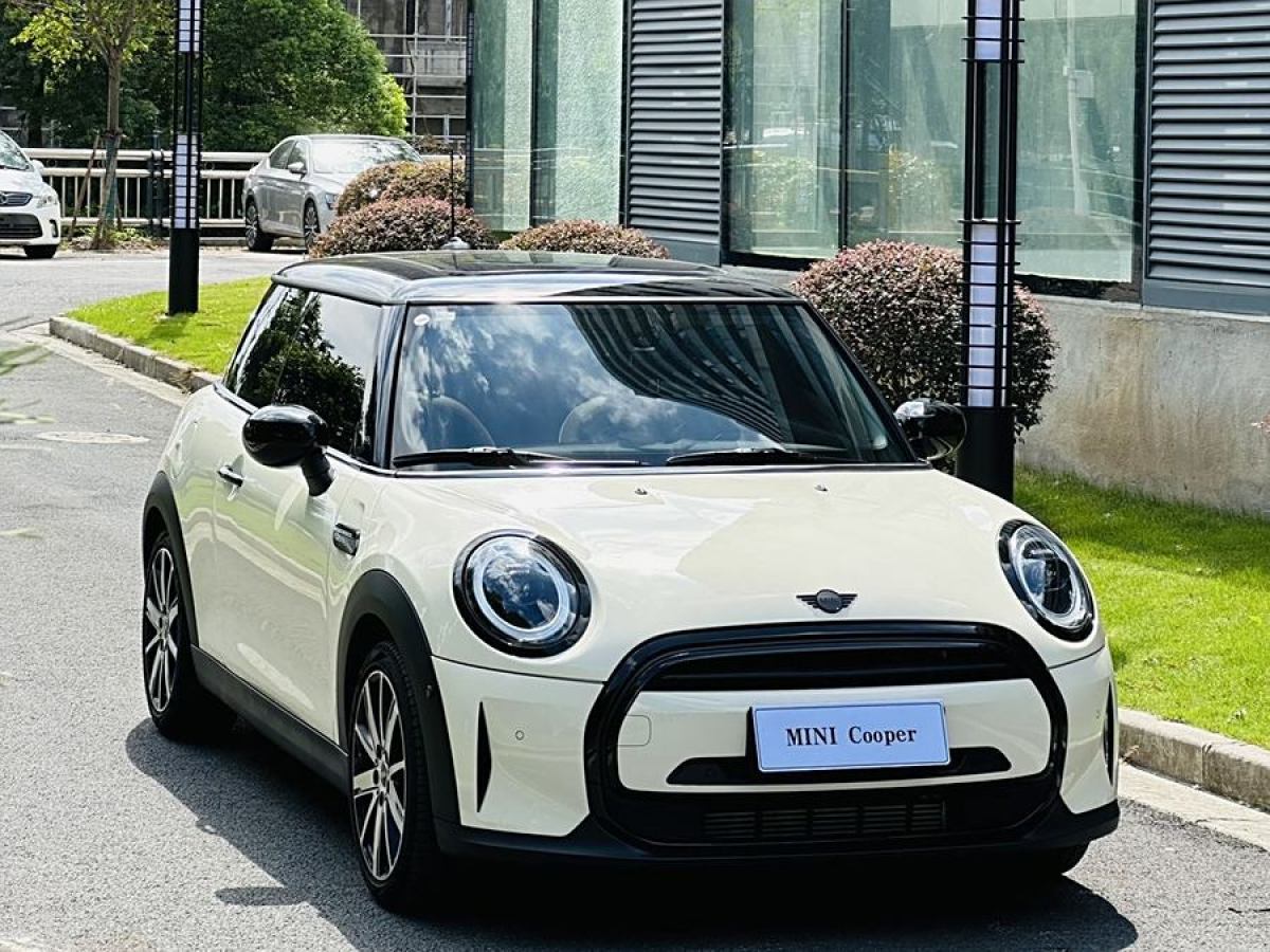 2022年8月MINI MINI  2023款 改款 1.5T COOPER 藝術(shù)家